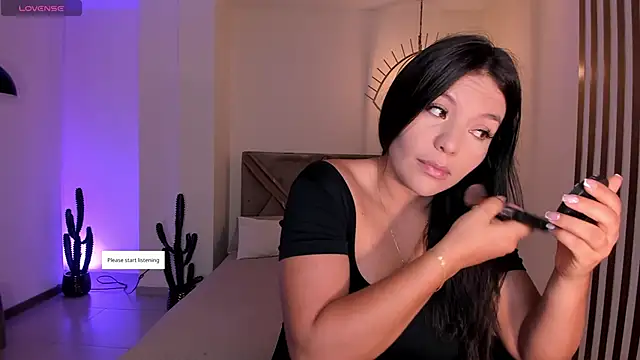 ValeriaRoldanX online show from May 2026 11:15:01 AM