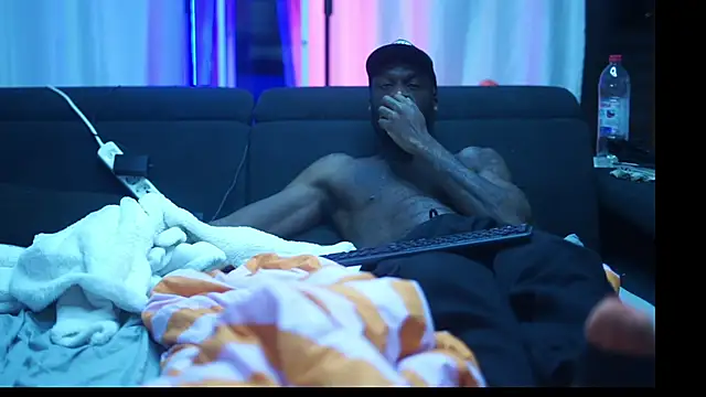 MacTroy online show from October 2025 08:31:02 PM