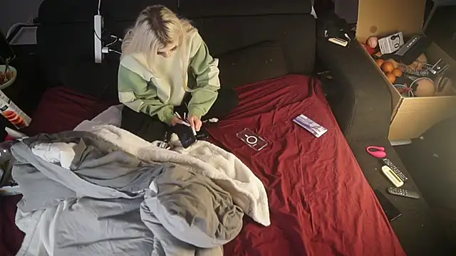 MacTroy online show from November 2025 08:41:02 PM