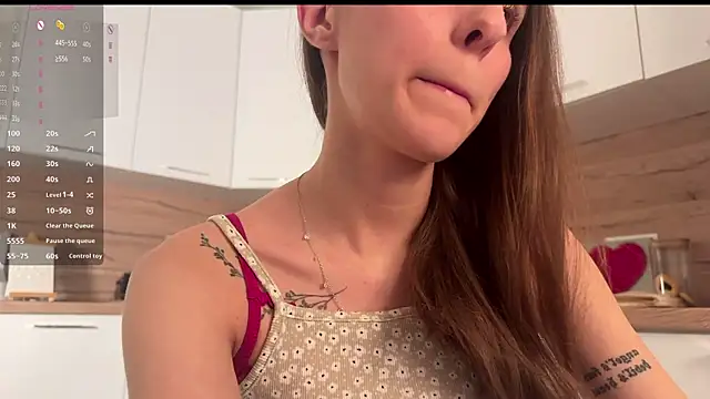 Snapshot of HellPeach chatting on December 2025 04:26:01 PM HellPeach online show from December 2025 04:26:01 PM