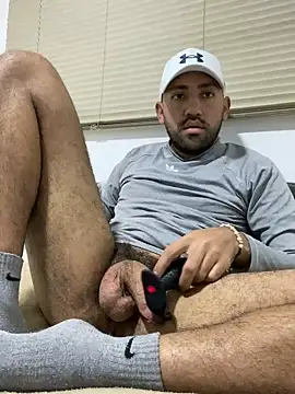 JuanZapata33 online show from December 2024 11:57:01 PM