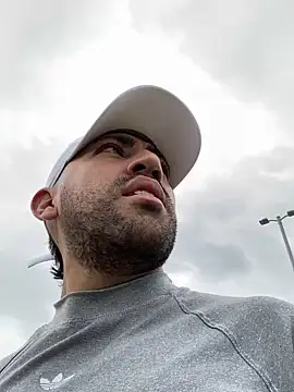 JuanZapata33 online show from December 2024 07:38:02 PM