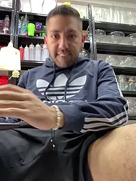 JuanZapata33 online show from January 2025 06:21:01 PM