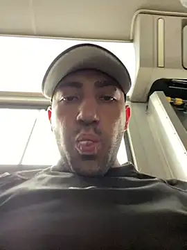 JuanZapata33 online show from March 2025 06:37:01 PM