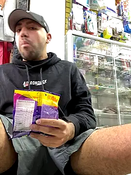 JuanZapata33 online show from December 2025 10:04:02 PM