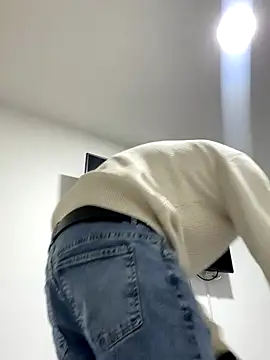 JuanZapata33 online show from December 2025 02:16:01 AM