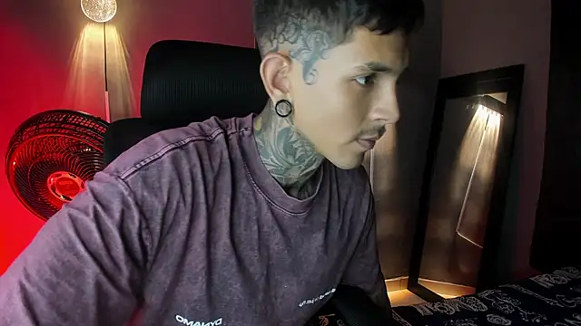 Travistanner 28 online show from April 2026 07:27:01 AM