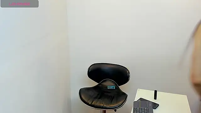 Snapshot of FRAN_DESS chatting on February 2025 08:10:01 PM FRAN DESS online show from February 2025 08:10:01 PM