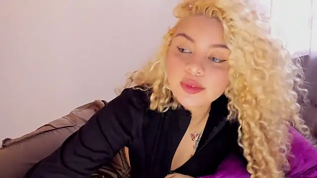 Snapshot of ScarlettDuran chatting on October 2025 07:58:02 PM ScarlettDuran online show from October 2025 07:58:02 PM