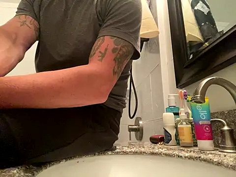 Snapshot of Gman143187 chatting on October 2025 08:12:01 AM Gman143187 online show from October 2025 08:12:01 AM