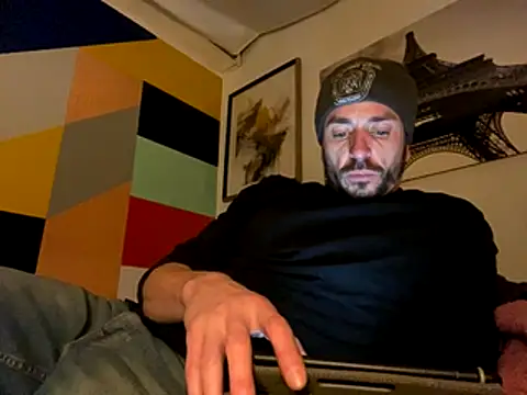 Snapshot of Gman143187 chatting on December 2025 08:12:01 AM Gman143187 online show from December 2025 08:12:01 AM