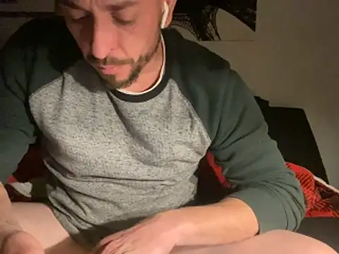 Snapshot of Gman143187 chatting on December 2025 05:24:02 AM Gman143187 online show from December 2025 05:24:02 AM