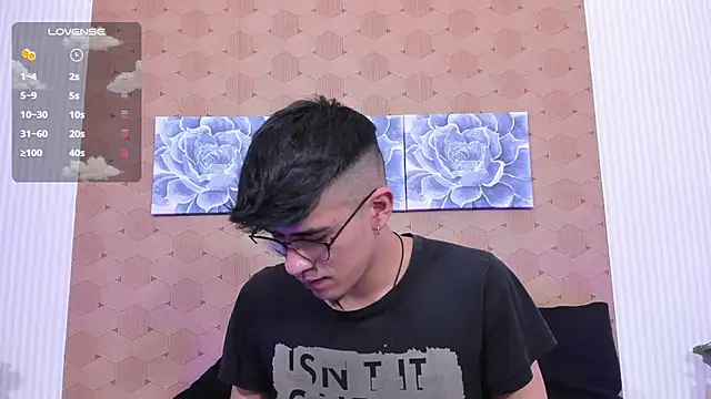 Snapshot of Ryan_Clark_ chatting on December 2024 08:31:02 PM Ryan Clark online show from December 2024 08:31:02 PM