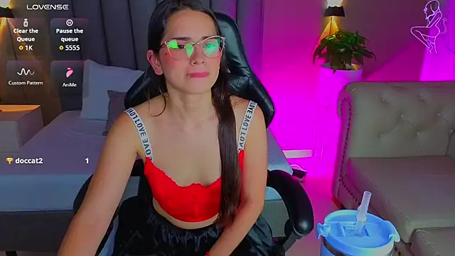 Snapshot of angelica_dymond chatting on May 2026 04:04:02 PM angelica dymond online show from May 2026 04:04:02 PM