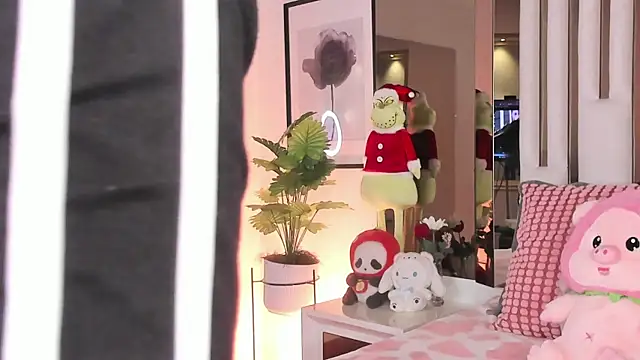 Kitty Eliffe online show from December 2025 09:32:01 PM