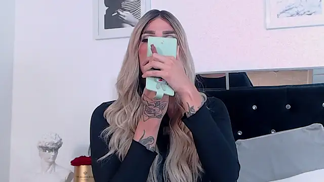 Snapshot of ZikaruRichie chatting on December 2024 11:07:02 AM ZikaruRichie online show from December 2024 11:07:02 AM