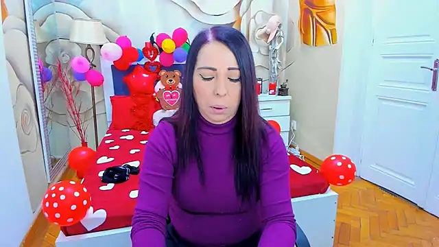 Snapshot of LauraSin chatting on February 2025 04:22:01 AM LauraSin online show from February 2025 04:22:01 AM