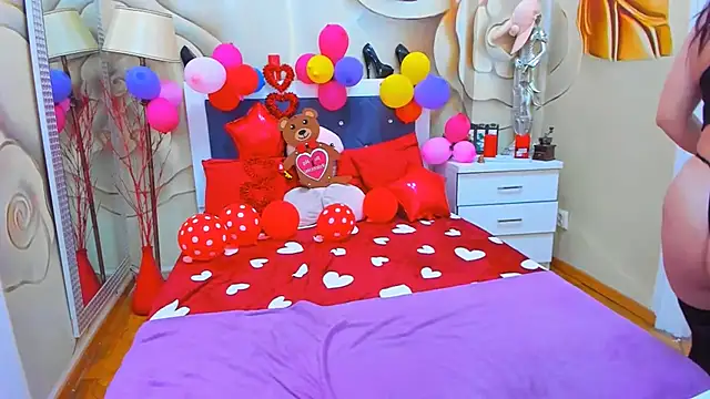 Snapshot of LauraSin chatting on February 2025 07:16:02 AM LauraSin online show from February 2025 07:16:02 AM