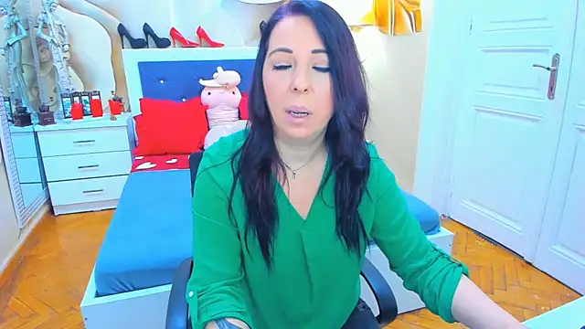 Snapshot of LauraSin chatting on March 2025 04:10:01 AM LauraSin online show from March 2025 04:10:01 AM