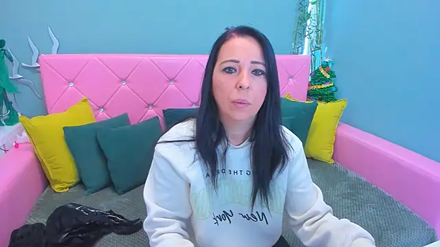 LauraSin online show from December 2025 04:50:01 AM