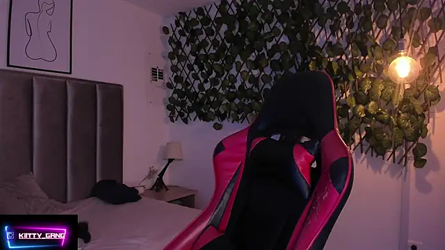 Snapshot of Kitty_Gang chatting on September 2025 02:22:01 AM Kitty Gang online show from September 2025 02:22:01 AM