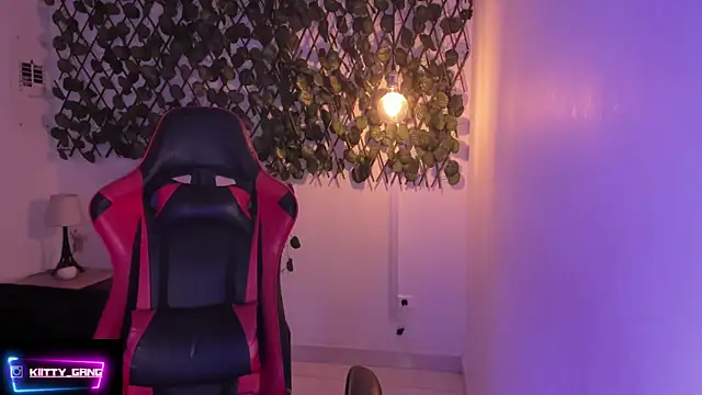 Snapshot of Kitty_Gang chatting on September 2025 02:24:01 AM Kitty Gang online show from September 2025 02:24:01 AM