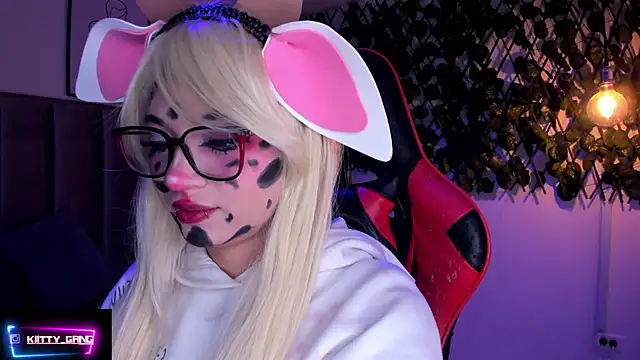 Snapshot of Kitty_Gang chatting on October 2025 02:34:01 AM Kitty Gang online show from October 2025 02:34:01 AM