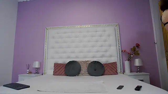 Lenna Paul online show from January 2026 04:47:01 AM