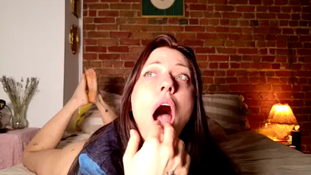 Snapshot of MaeDaybaby chatting on November 2025 02:29:02 PM MaeDaybaby online show from November 2025 02:29:02 PM