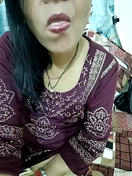 Snapshot of Saroj-Shah chatting on March 2025 06:26:02 AM Saroj-Shah online show from March 2025 06:26:02 AM