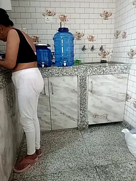 Snapshot of Saroj-Shah chatting on March 2025 08:01:02 AM Saroj-Shah online show from March 2025 08:01:02 AM