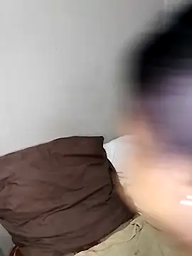 Snapshot of queenbboobs chatting on March 2025 08:30:01 AM queenbboobs online show from March 2025 08:30:01 AM