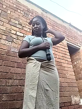 Snapshot of queenbboobs chatting on February 2026 03:33:01 PM queenbboobs online show from February 2026 03:33:01 PM