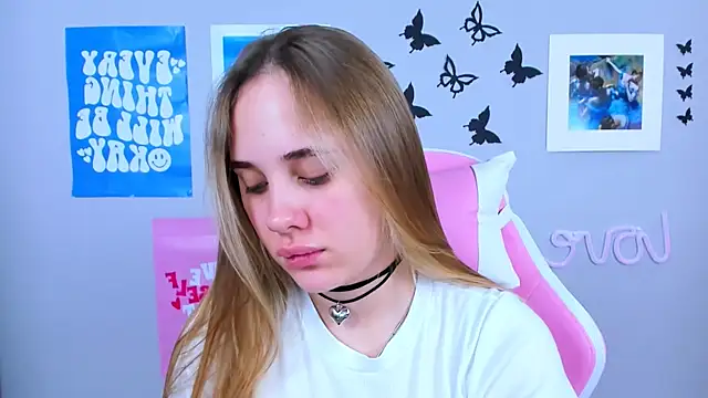 Snapshot of MiaMilas chatting on December 2024 04:44:02 AM MiaMilas online show from December 2024 04:44:02 AM