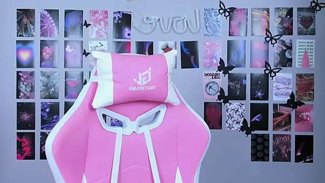 Snapshot of MiaMilas chatting on February 2025 04:54:02 AM MiaMilas online show from February 2025 04:54:02 AM