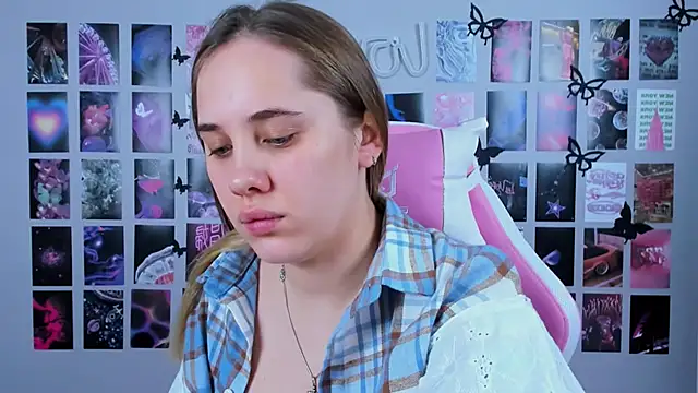 Snapshot of MiaMilas chatting on February 2025 06:20:01 AM MiaMilas online show from February 2025 06:20:01 AM