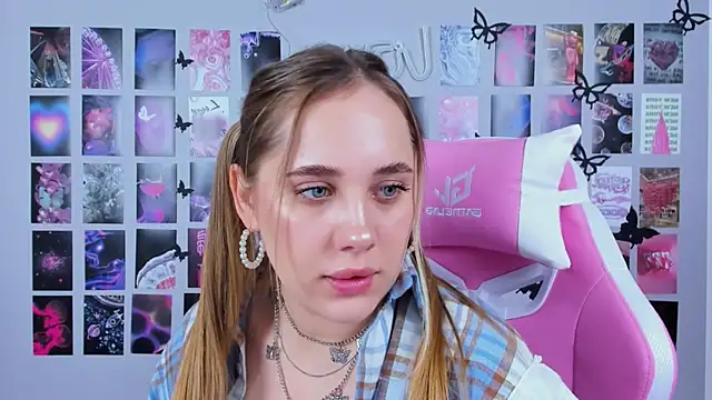 Snapshot of MiaMilas chatting on February 2025 11:20:01 AM MiaMilas online show from February 2025 11:20:01 AM