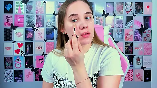 Snapshot of MiaMilas chatting on March 2025 05:02:01 AM MiaMilas online show from March 2025 05:02:01 AM