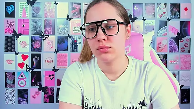 Snapshot of MiaMilas chatting on March 2025 06:27:01 AM MiaMilas online show from March 2025 06:27:01 AM