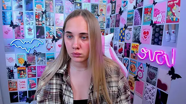 Snapshot of MiaMilas chatting on September 2025 04:28:01 PM MiaMilas online show from September 2025 04:28:01 PM