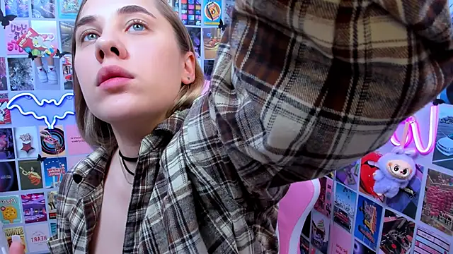 Snapshot of MiaMilas chatting on October 2025 04:24:01 AM MiaMilas online show from October 2025 04:24:01 AM