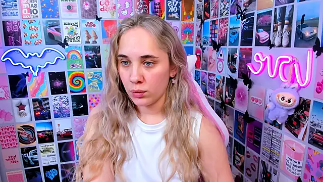 Snapshot of MiaMilas chatting on December 2025 02:00:02 PM MiaMilas online show from December 2025 02:00:02 PM