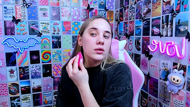 MiaMilas online show from March 2026 03:39:01 PM