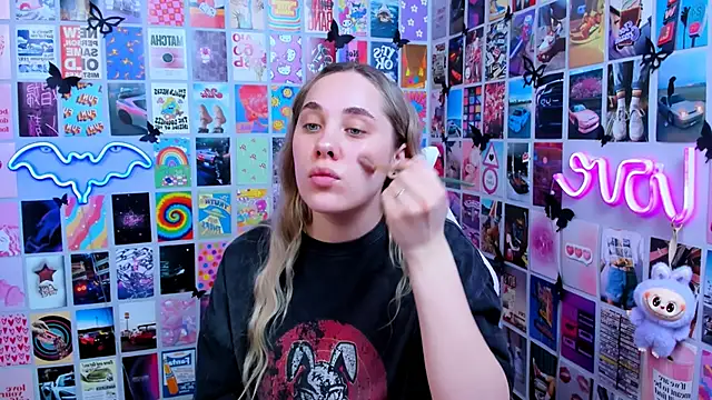 MiaMilas online show from March 2026 01:17:01 PM