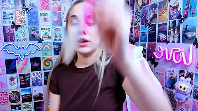 MiaMilas online show from March 2026 04:07:01 PM