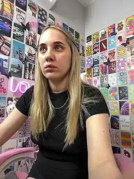 MiaMilas online show from April 2026 04:01:02 PM