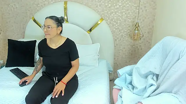 sophie 1 online show from February 2025 03:22:01 AM