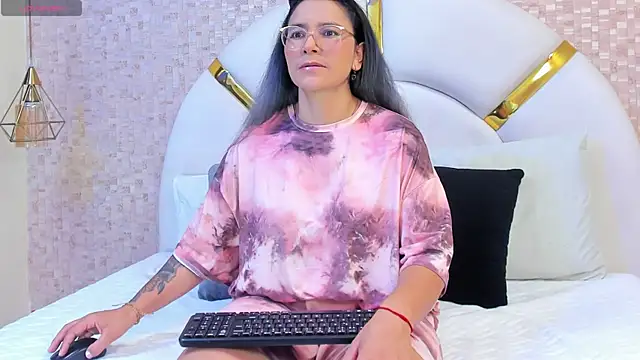 sophie 1 online show from February 2025 03:06:02 AM