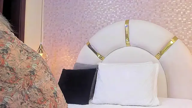 sophie 1 online show from March 2025 10:49:02 PM