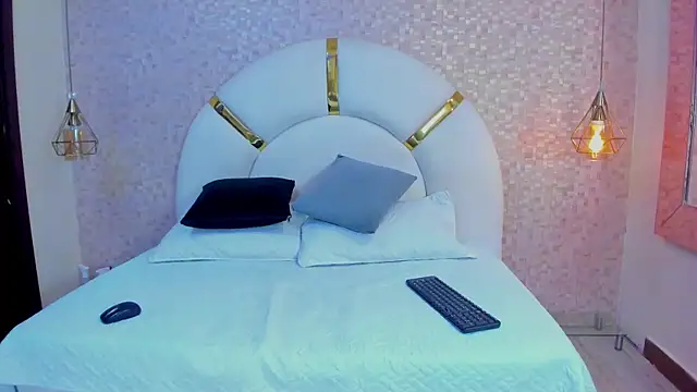 sophie 1 online show from March 2025 12:12:01 AM